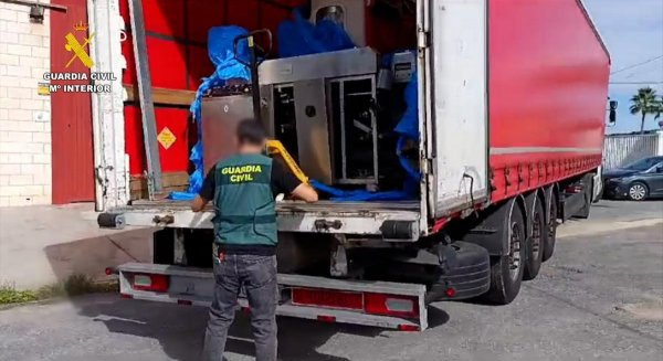 Desmantelada en Alhaurín el Grande una gran factoría de tabaco falsificado que trabajaba las 24 horas