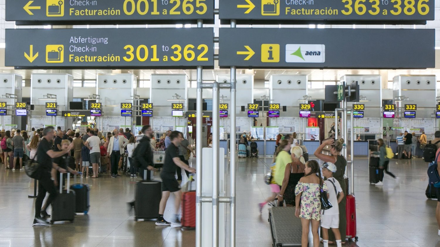 El aeropuerto de Málaga sigue funcionando con normalidad ante los avisos meterológicos