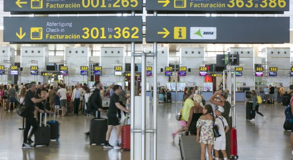 El aeropuerto de Málaga sigue funcionando con normalidad ante los avisos meterológicos
