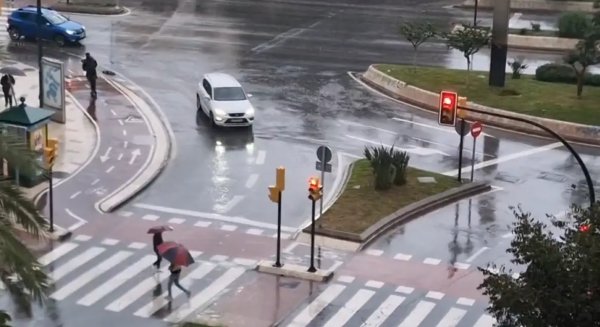 Desalojadas varias viviendas en Campanillas por el posible desbordamiento del río