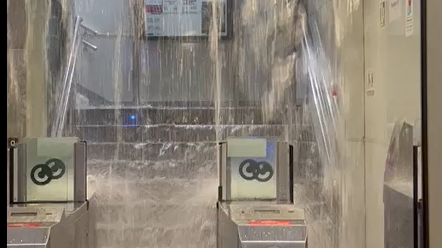 La EMT de Málaga suspende el servicio por las fuertes lluvias