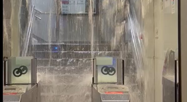 La EMT de Málaga suspende el servicio por las fuertes lluvias