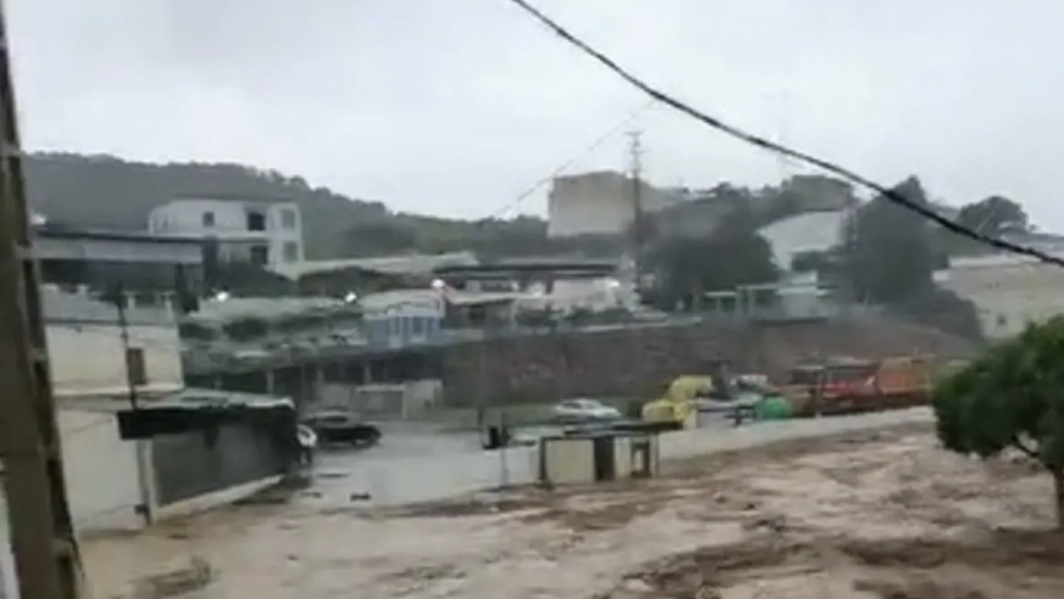 El río Benamargosa sube su caudal y supera los 3 metros de nivel