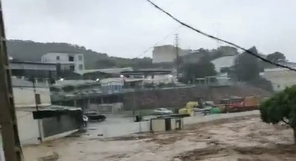 El río Benamargosa sube su caudal y supera los 3 metros de nivel