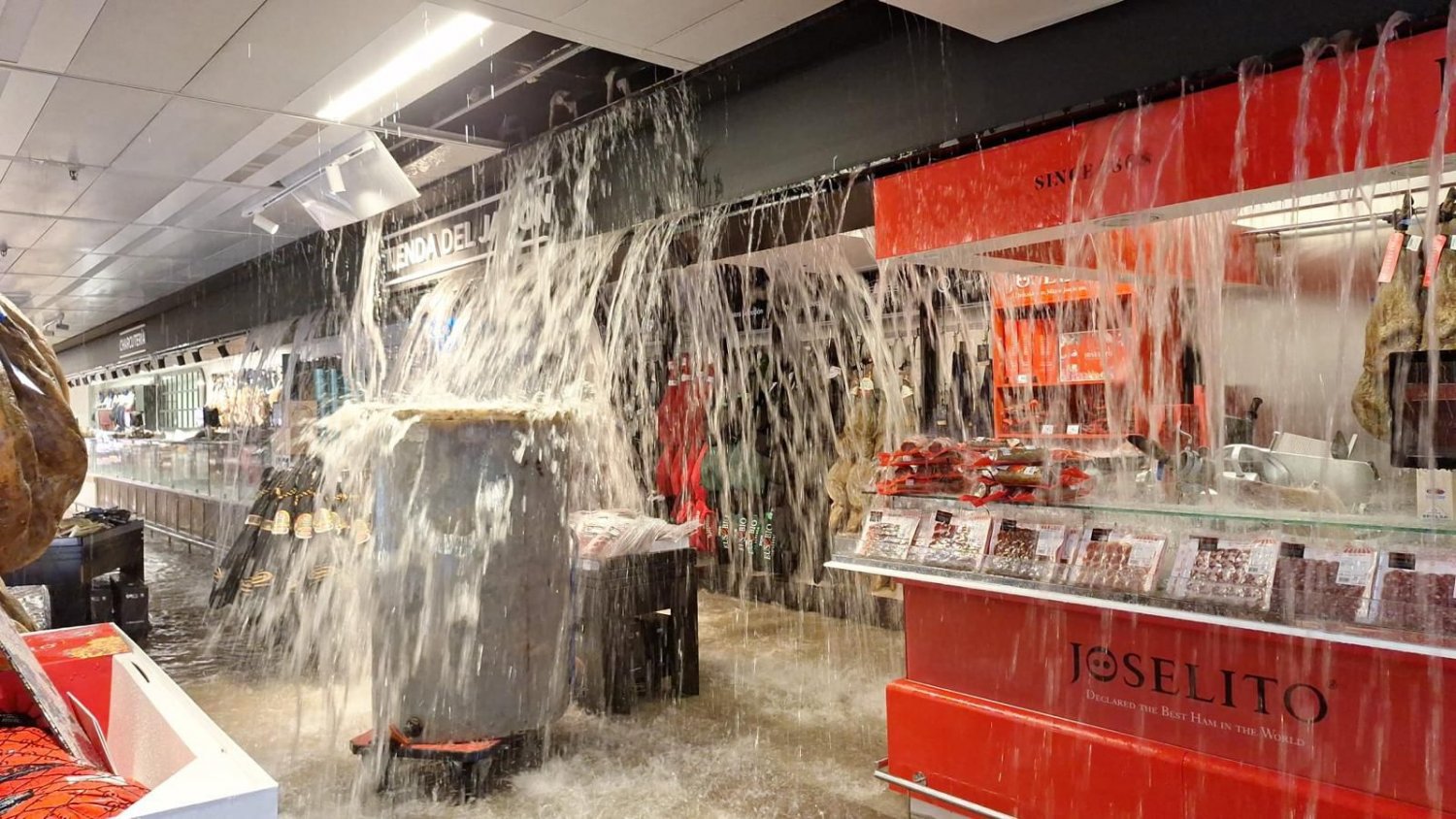 Málaga registra 113,5 l/m2 en las últimas 24 hora y permanece activa la alerta roja por lluvias