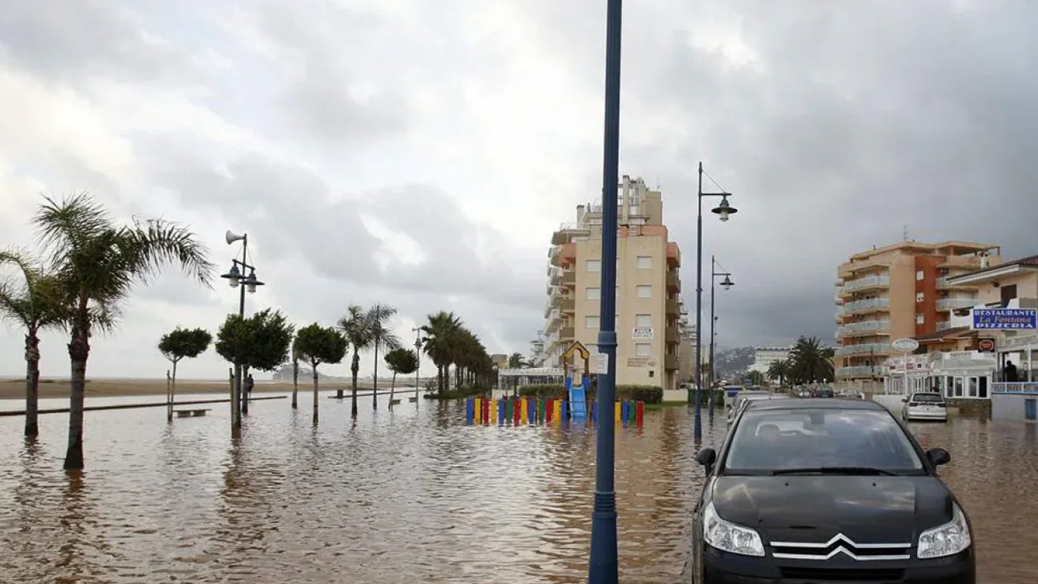 Málaga desactiva la alerta roja tras una noche de fuertes lluvias y desbordamientos de ríos 