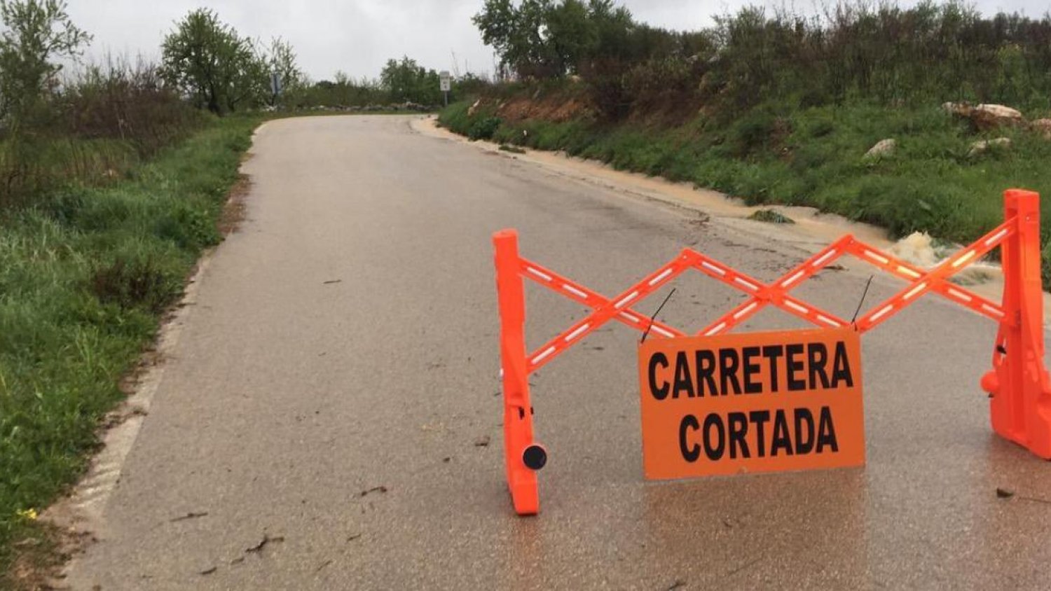 Siete carreteras del interior de Málaga están cortadas tras el paso de la DANA