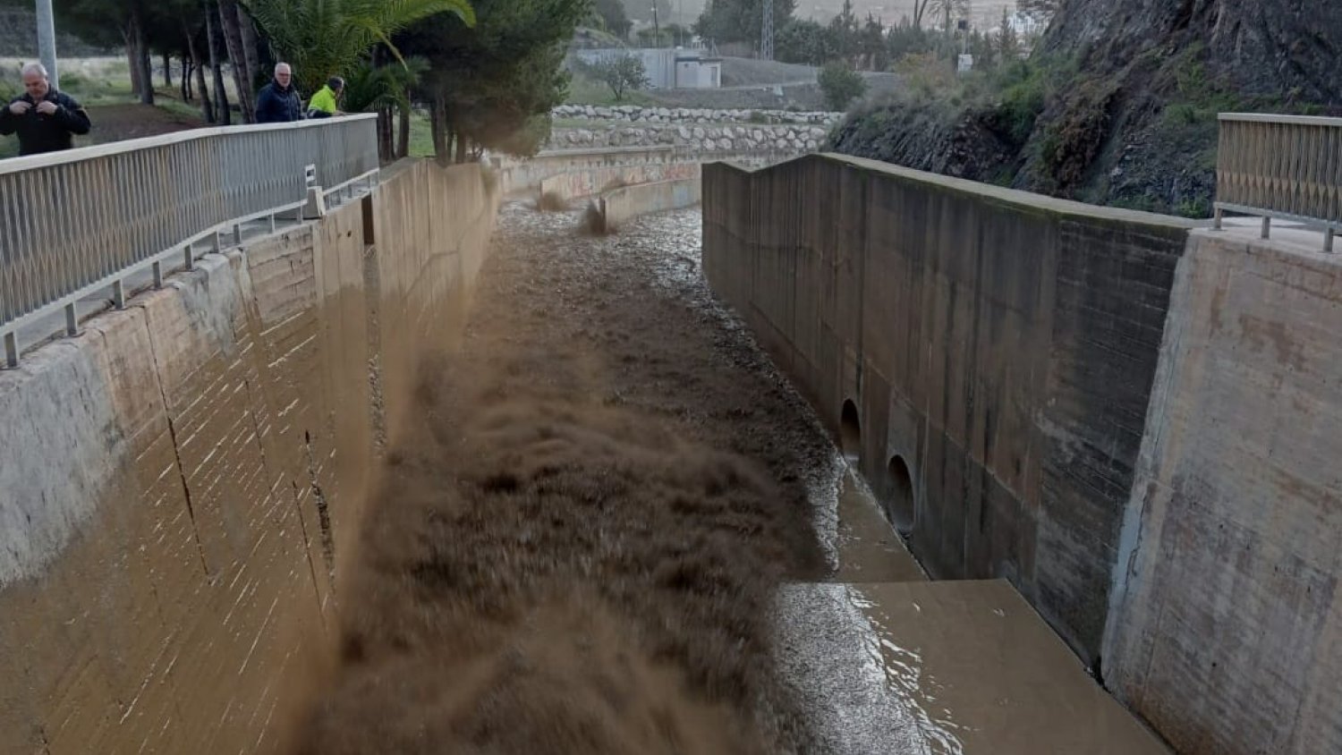 La Junta desembalsa El Limonero para evitar atasco en los desagües y garantizar agua de calidad para Málaga