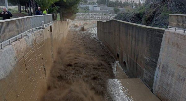 La Junta desembalsa El Limonero para evitar atasco en los desagües y garantizar agua de calidad para Málaga