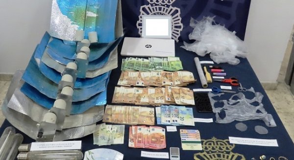 La Policía Nacional detiene a una pareja dedicada al menudeo de rebujao en las inmediaciones de un colegio
