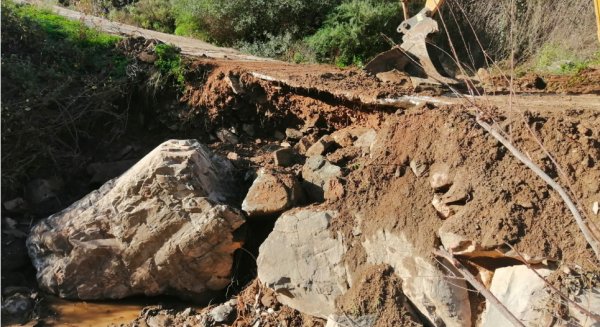  El Distrito Este lleva a cabo trabajos de acondicionamiento de carriles afectados por la DANA 