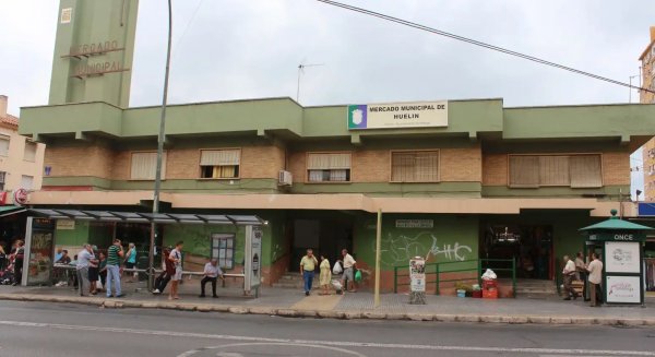 Se impulsan las obras para instalar placas fotovoltaicas de autoconsumo en los mercados municipales de Huelin y Bailén