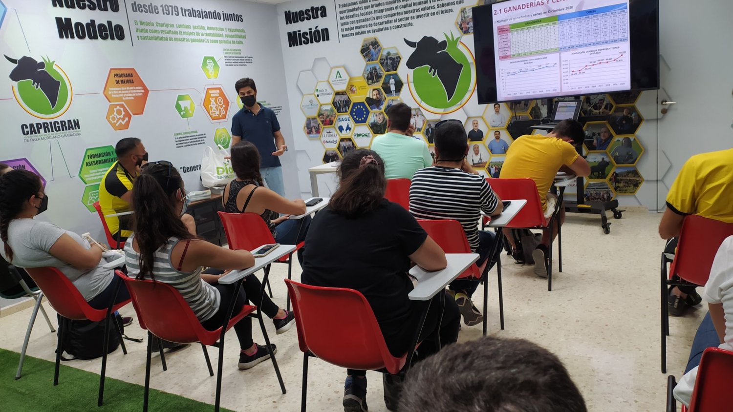 La Junta inicia una nueva edición de la Escuela de Pastores con un seminario permanente de ganadería de montaña