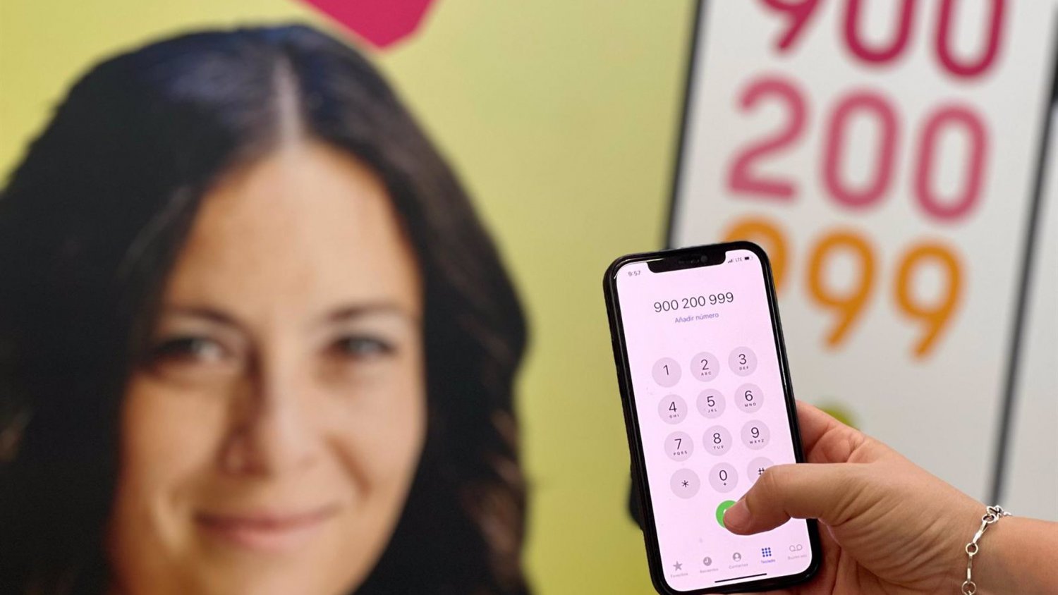 El teléfono de atención a las mujeres gestiona en Málaga más de 9.400 llamadas, casi un 18% más que en 2023
