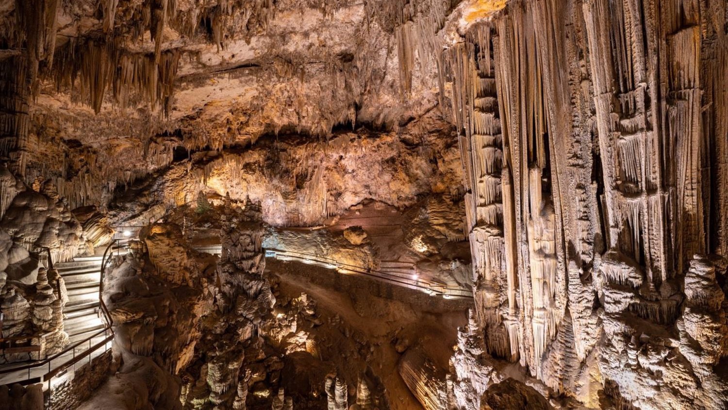 La Cueva de Nerja supera las 483.000 visitantes entre enero y octubre de 2024