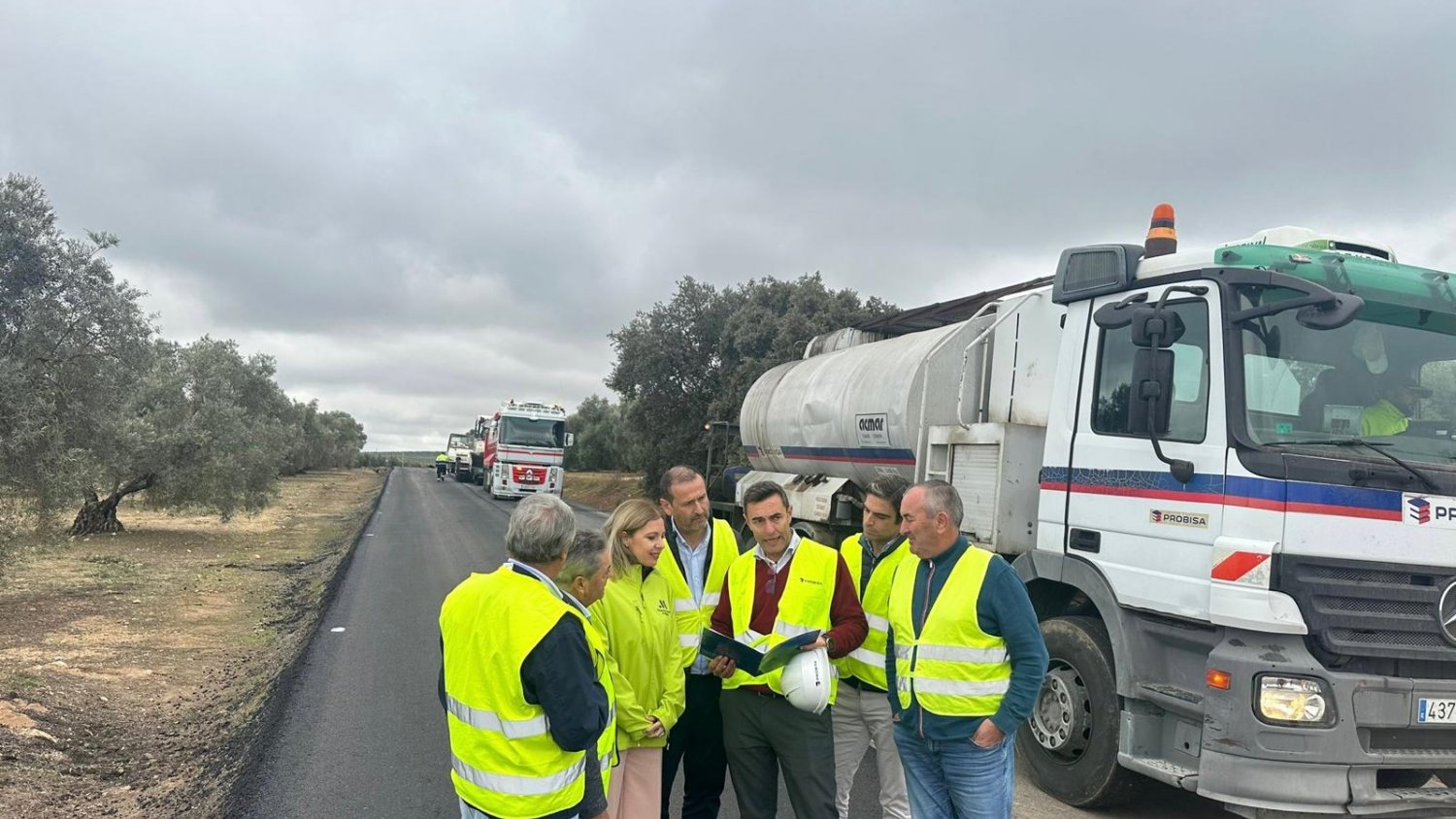 La Diputación de Málaga invierte 928.000 euros en el asfaltado de carreteras de la Axarquía y la Sierra Norte