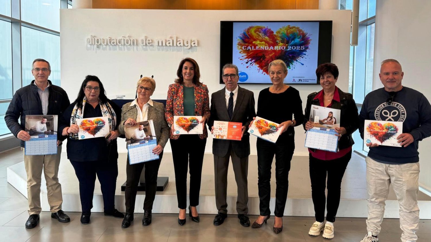 La Diputación de Málaga impulsa la labor de la Asociación Autismo con la impresión de 500 calendarios solidarios