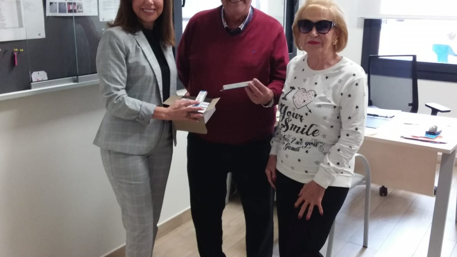 La Concejalía de Sanidad del Rincón distribuye 500 termómetros digitales a las personas mayores del municipio