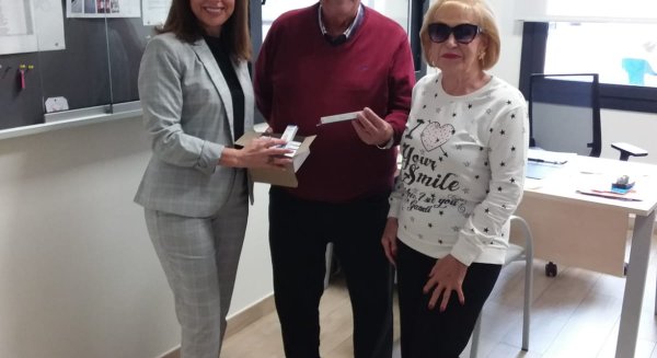 La Concejalía de Sanidad del Rincón distribuye 500 termómetros digitales a las personas mayores del municipio
