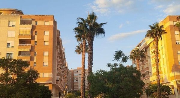 Comienzan los trabajos para la instalar un cruce semafórico en la intersección entre Navarro Ledesma y la calle María Barriento