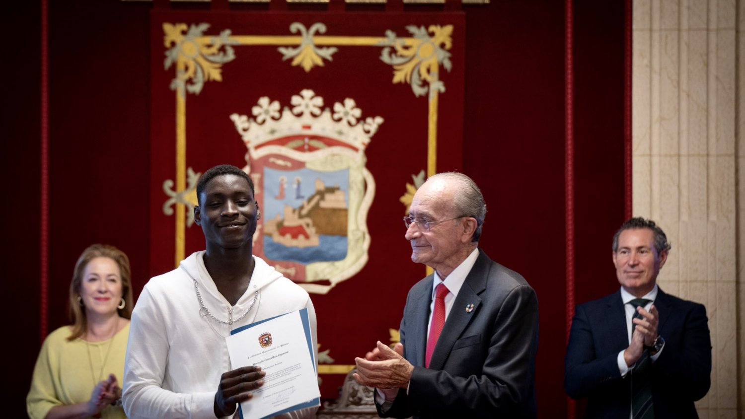 El Ayuntamiento de Málaga reconoce a Mansour Konte, el 'héroe' de la DANA en Málaga