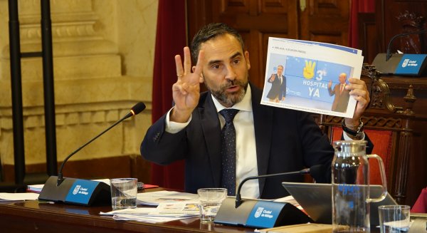 Pérez recrimina a De la Torre 'ser cómplice con la traición de Moreno Bonilla a Málaga' con el tercer hospital