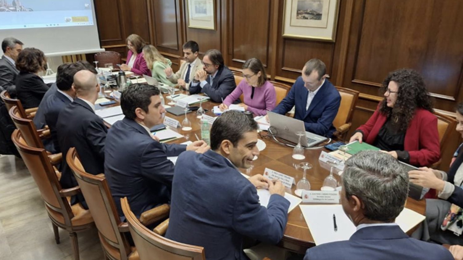 Transportes propone mejorar los descuentos  de la AP-7 y estudiará la viabilidad del tren litoral