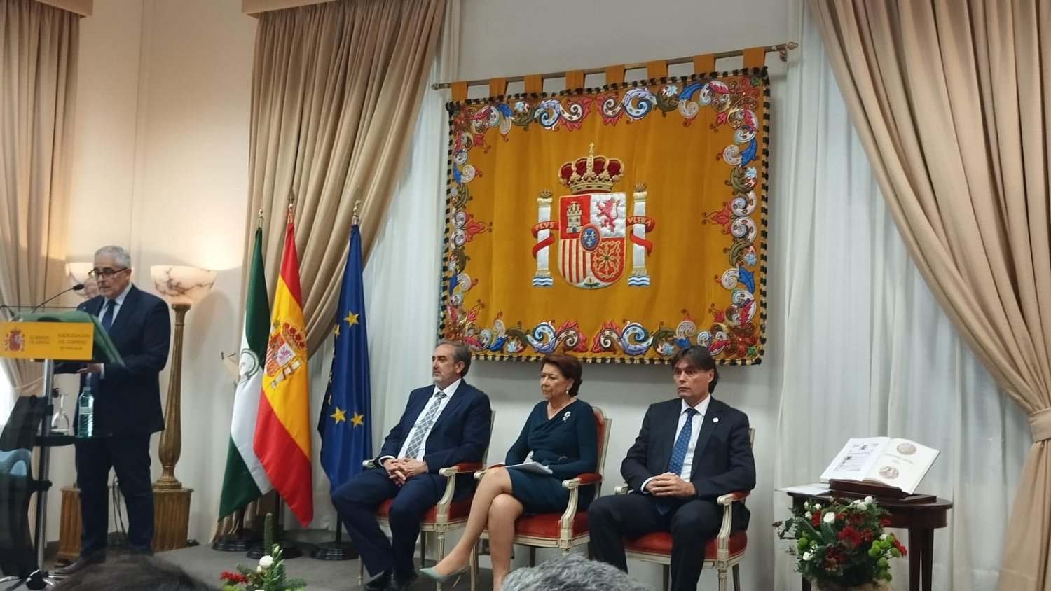 Magdalena Álvarez, Francisco Oliva y a La Opinión de Málaga, premiados en el 46º aniversario de la Constitución