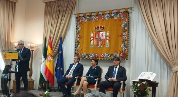 Magdalena Álvarez, Francisco Oliva y a La Opinión de Málaga, premiados en el 46º aniversario de la Constitución