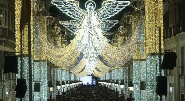 Málaga enciende hoy su alumbrado navideño inaugurado por Diana Navarro y estrena proyección en Ayuntamiento
