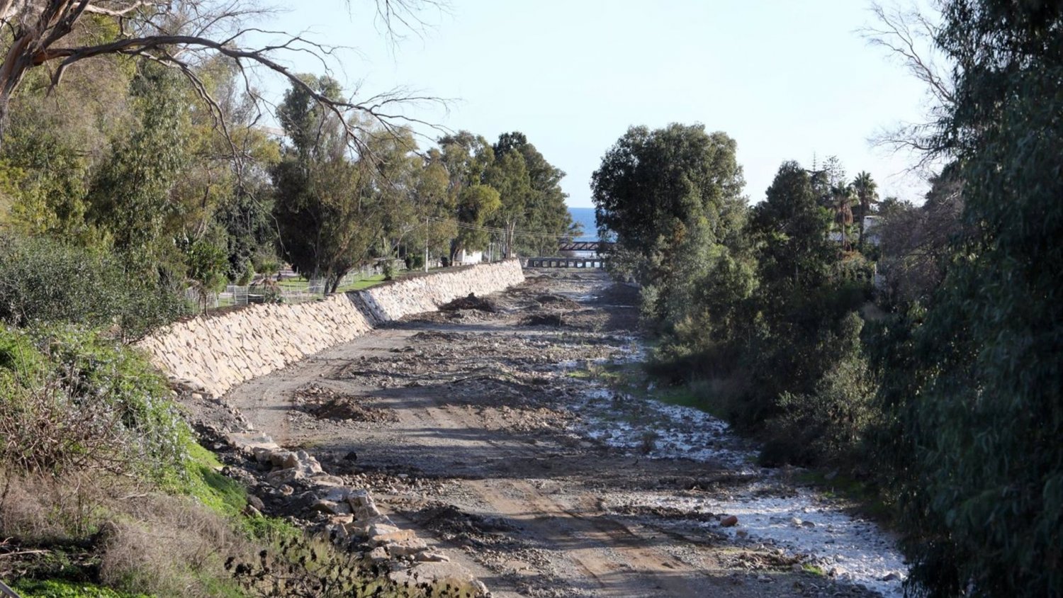 Marbella trabaja en reducción de riesgos de inundación en el Río Guadaiza con la renaturalización del cauce