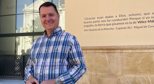 El pleno de Vélez-Málaga aprueba por unanimidad la iniciativa de VOX para solucionar el chabolismo en Casillas de la Vía