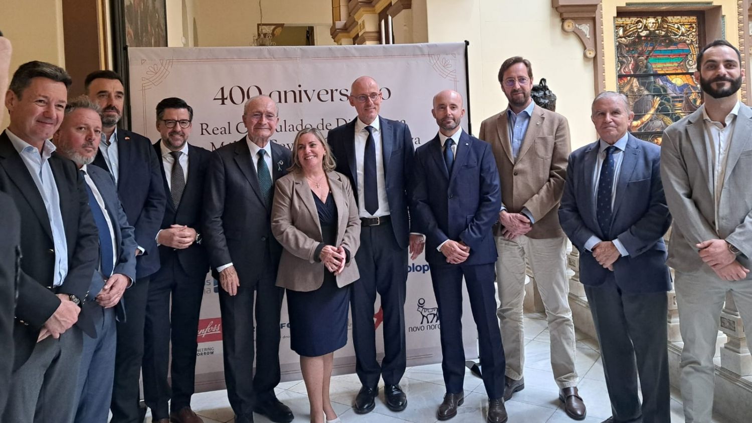 El alcalde de Málaga y el embajador de Dinamarca celebran los 400 años de relaciones culturales y económicas