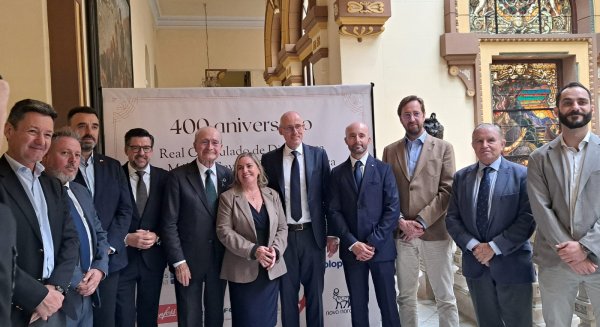 El alcalde de Málaga y el embajador de Dinamarca celebran los 400 años de relaciones culturales y económicas