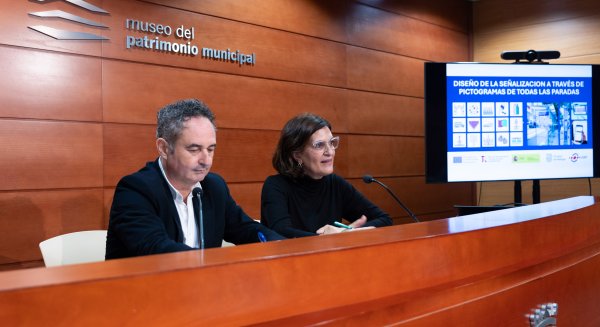 El Ayuntamiento de Málaga lanza una red de pictogramas accesibles para identificar todas las paradas de autobús de la ciudad 