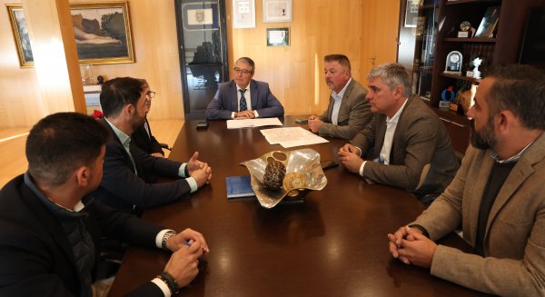 La Diputación colaborará en la construcción de una tubería para mejorar el abastecimiento de agua en la Axarquía