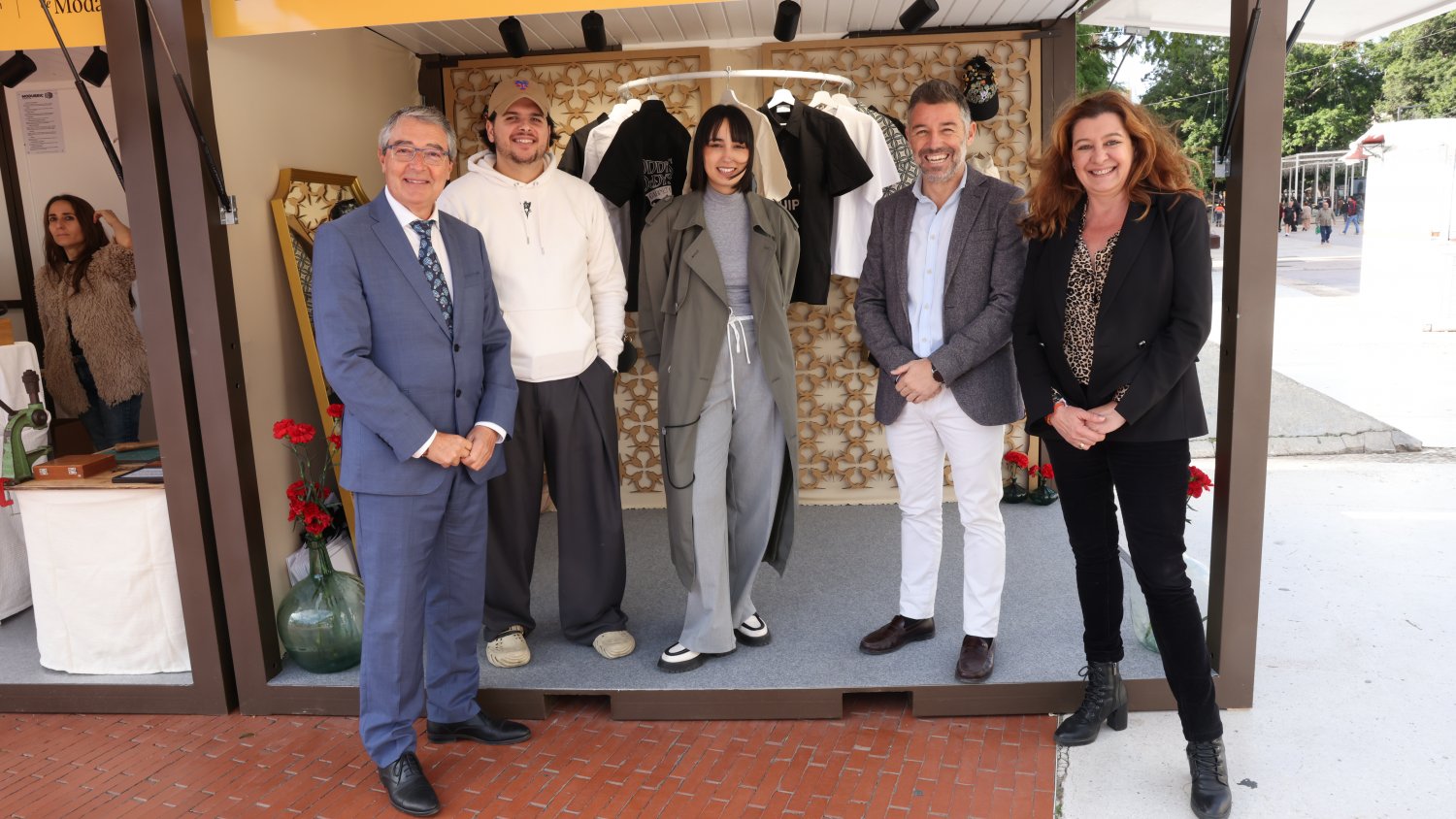 19 firmas de Málaga de Moda ponen a la venta sus colecciones de ropa y complementos en La Plaza de La Marina hasta el lunes
