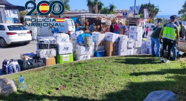Intervenidos en Marbella más de 14.000 efectos falsificados que imitaban grandes marcas textiles y de complementos  