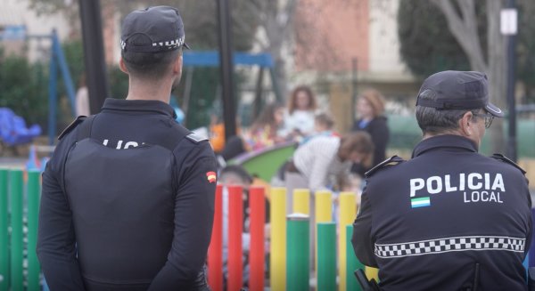La vigilancia policial en los parques de Mijas mejora la seguridad y convivencia desde principios de año