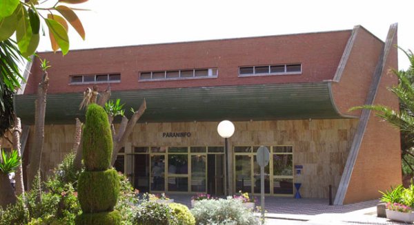 Reciben el título de doctores honoris causa Miguel Herrero, Rodríguez de Miñón y Miquel Roca i Junyent