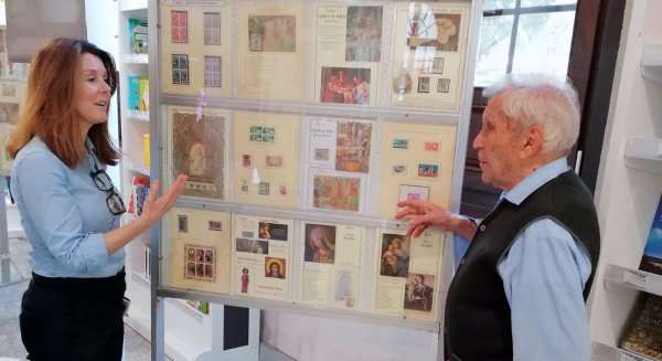La Navidad centra la nueva exposición del Círculo Filatélico en la oficina principal de Correos de Málaga