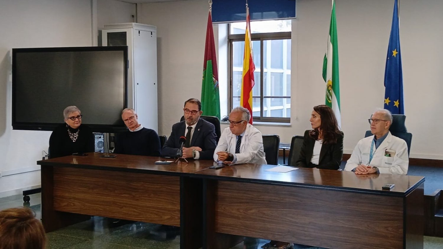 El Hospital Regional de Málaga acoge una mesa debate sobre el tratamiento integral y el abordaje del lupus 