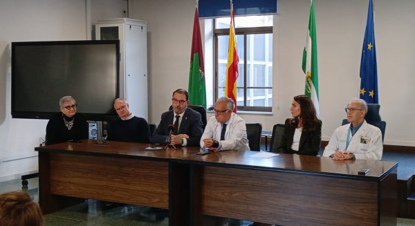 El Hospital Regional de Málaga acoge una mesa debate sobre el tratamiento integral y el abordaje del lupus 