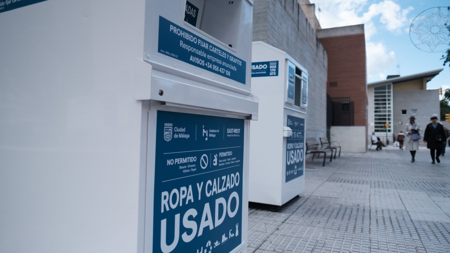 El Ayuntamiento de Málaga impulsa el servicio de recogida de textiles: duplica y renueva este tipo de contenedores  