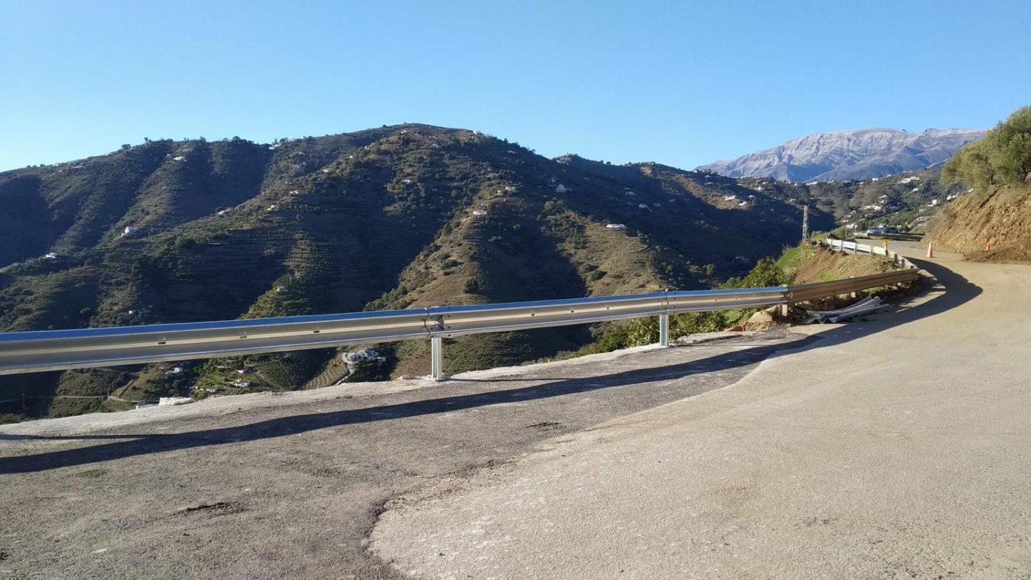 La Junta reabre la carretera entre Cómpeta y Torrox que resultó gravemente dañada por la última DANA