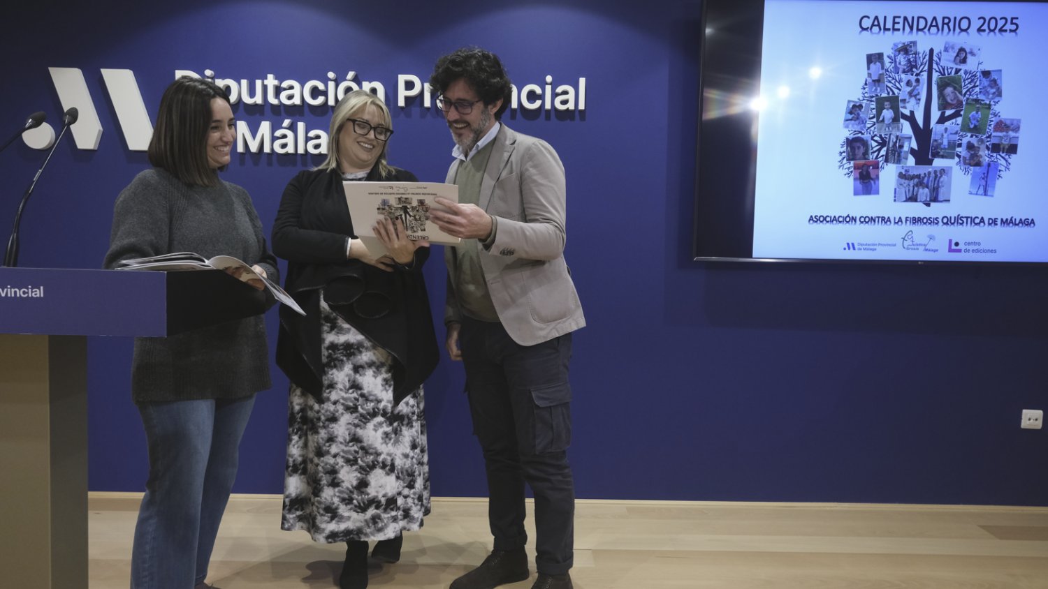 La Diputación colabora un año más en la edición del calendario solidario 2025 de la Asociación Fibrosis Quística de Málaga