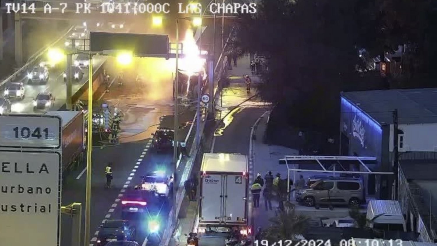 Vuelve a abrir el carril izquierdo de la A-7 tras el permanecer cortada la vía por el incendio de un camión