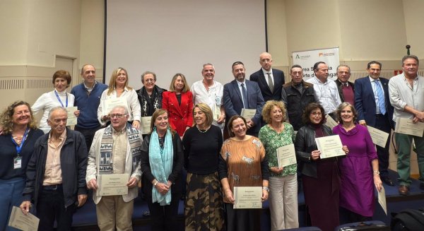 El Área Sanitaria Norte de Málaga-Antequera homenajea a 20 profesionales con más de 30 años de servicio