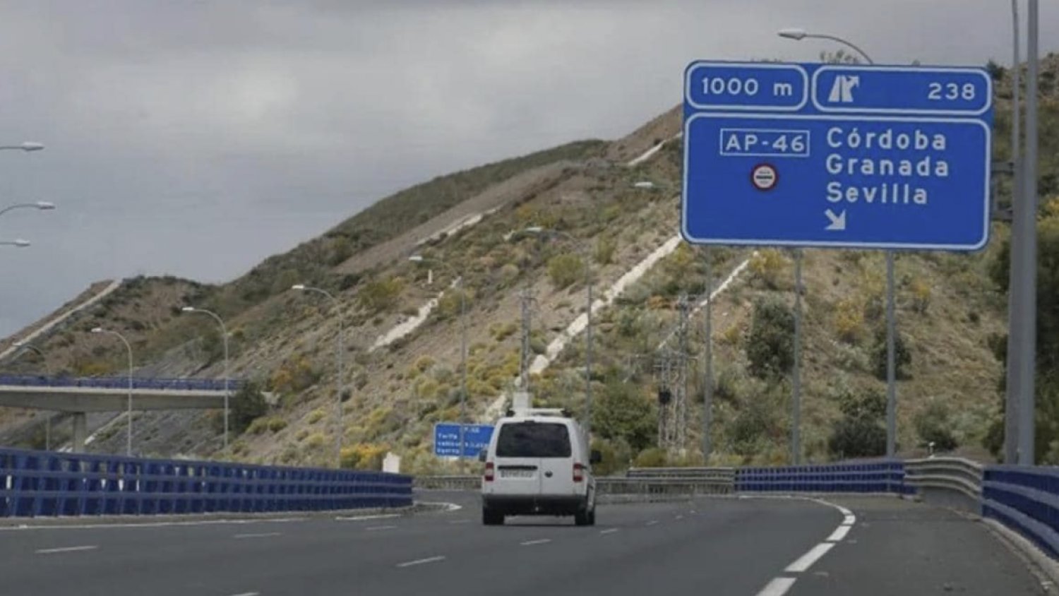 Un conductor 'kamikaze' provoca un accidente con cinco heridos en la autopista de peaje de Las Pedrizas