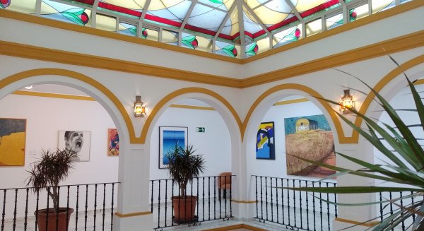 Medio centenar de artistas nacionales y extranjeros han expuesto sus obras en La Casa de las Tejerinas durante 2024